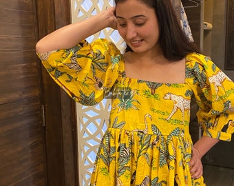 Vestido midi con estampado de tigre y cuello cuadrado, manga abullonada