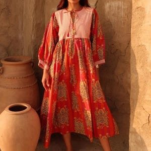 Vestido midi de algodón con estampado de tigre – Estilo bohemio cottagecore, corte holgado, ideal para las vacaciones de verano. imagen 5