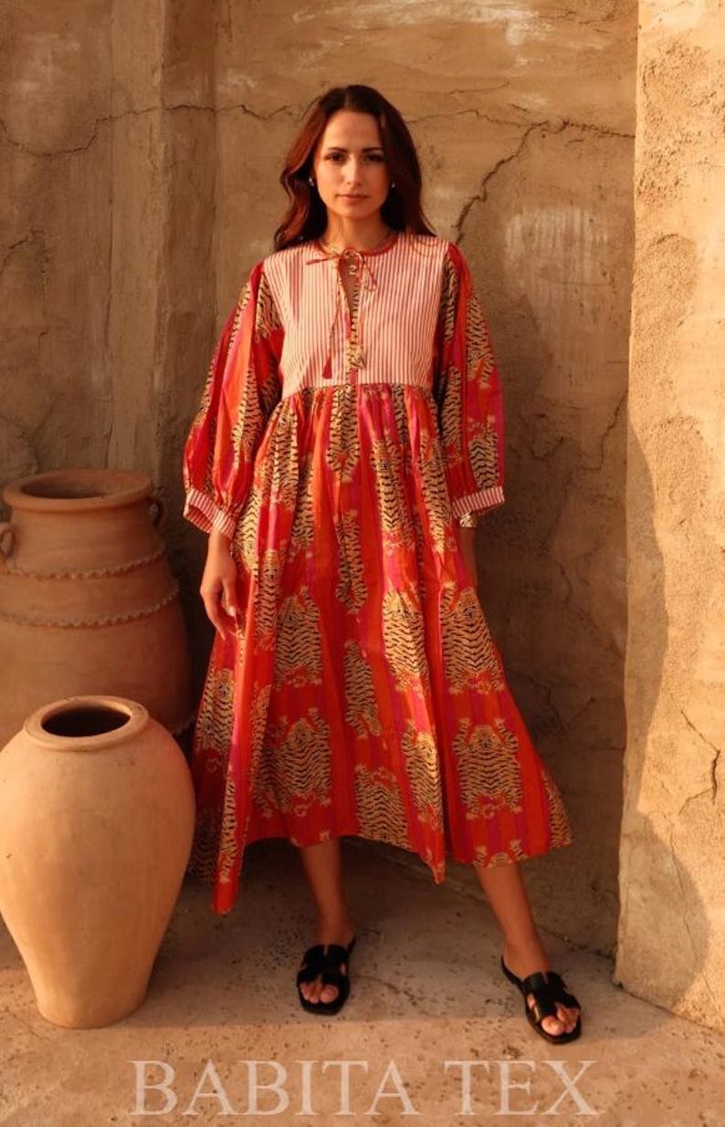Vestido midi de algodón con estampado de tigre – Estilo bohemio cottagecore, corte holgado, ideal para las vacaciones de verano. imagen 5