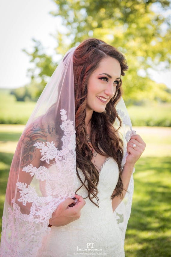 Custom Fingertip Length Veil #109, Short Veil ,wedding Veil  display picture 1