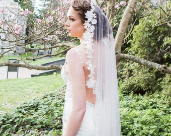 Floral Lace fingertip Wedding Veil, Fingertip Lace Veil, One Layer Fingertip Veil , Wedding Veil Fingertip , Short Wedding Veil,Elbow veil,