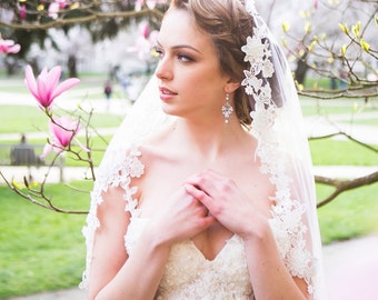 Lace Wedding Veil #31, Fingertip Lace Veil, One Layer Fingertip Veil , Wedding Veil, Short Wedding Veil, Floral lace fingertip veil