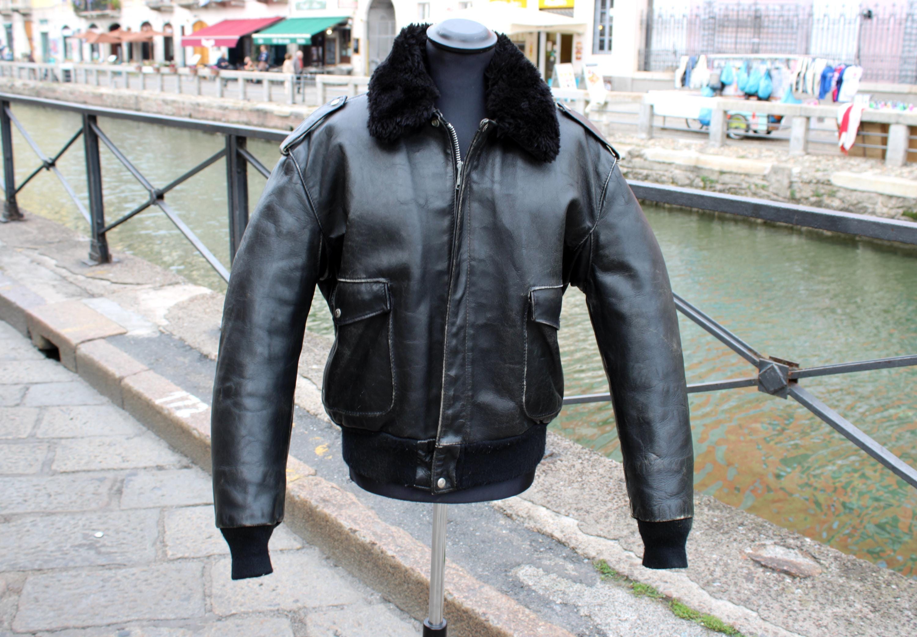 Schott black bomber