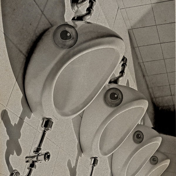 Duchamp song (Fine art photography.Dadaismo.Dadá.Surrealismo.Música.Marcel Duchamp.Lavabos.Perspectiva.Falso vintage.Coro.Capella.Ojos.)