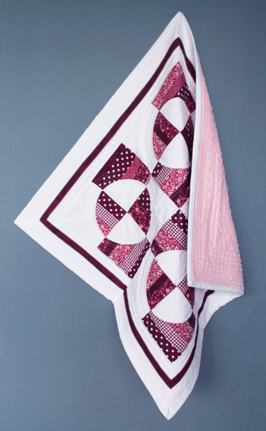 Couverture Bébé Fait Main/Quilt Patchwork - Rose Bordeau Blanc Minky Moderne Cercles
