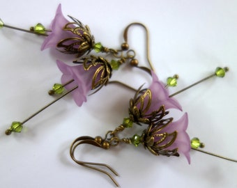 Peridot Flower Earrings - Peridot Green Earrings - August Birthstone - Peridot Olivine.