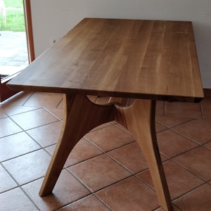 DIY plans for an indoor table capable of seating 10 people