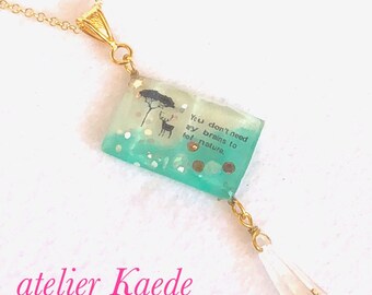 Pendentif « nature dans le livre »