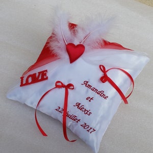 Coussin de mariage rouge et blanc thème Amour, personnalisé image 3