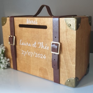Wedding urn in the shape of a personalized suitcase, vintage travel theme wedding, Saperlipopette Creations
