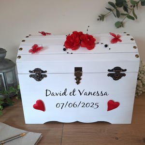 Grande Urne coffre rouge, blanche et noir, personnalisée, mariage thème cœur, amour, avec cadenas, Saperlipopette Créations