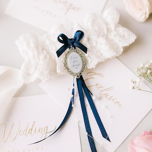Bridal garter with personalized medallion, custom-made, Saperlipopette Création