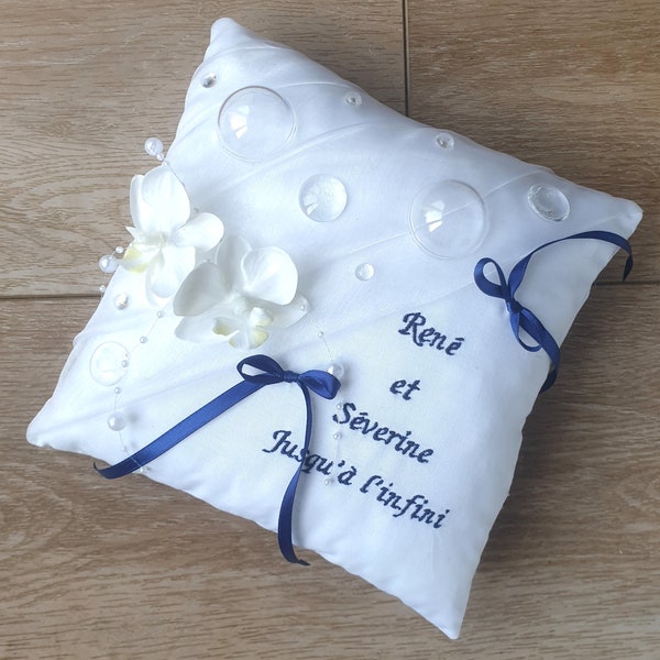 Coussin alliances bleu roi et blanc, mariage thème bulle, personnalisé, Saperlipopette Créations