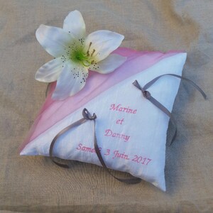 Anise green alliance cushion, lily theme wedding decor, exotic, personalized, embroidered first names, pearls, drop, Saperlipopette Creation image 5