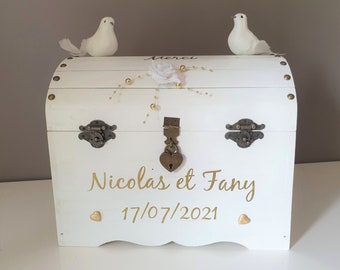 Wooden wedding urn, personalized white and gold chest, with padlock Saperlipopette Creation