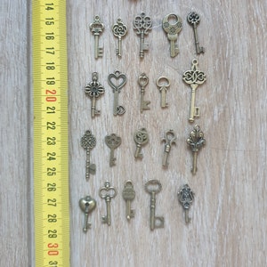 Set of 20 additional vintage keys (not opening the padlock) for the bouquet or garter game Saperlipopette Création