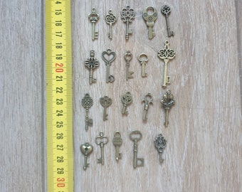 Lot de 20 clés vintage supplémentaires (n'ouvrant pas le cadenas) pour le jeu du bouquet ou de la jarretière Saperlipopette Création