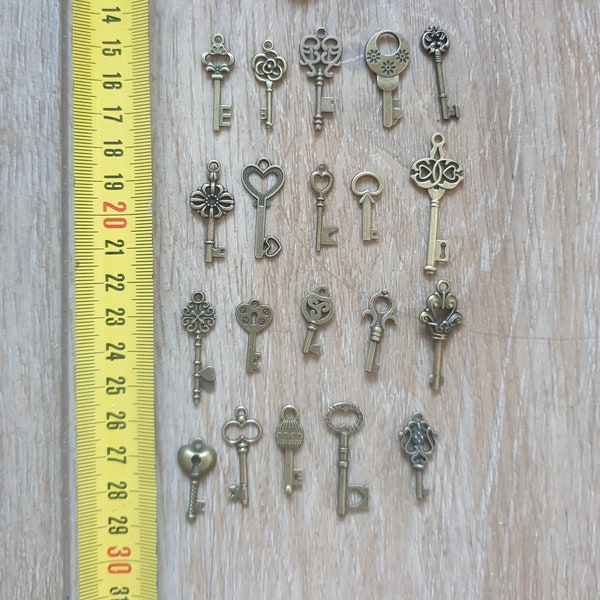 Lot de 20 clés vintage supplémentaires (n'ouvrant pas le cadenas) pour le jeu du bouquet ou de la jarretière Saperlipopette Création