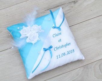 Coussin alliance mariage blanc et turquoise décor, rose, plumes et perles, Saperlipopette Création