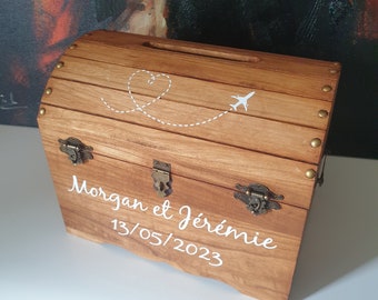 Große Urne, Hochzeitstruhe im Vintage-Reisethema, Flugzeugzeichnung, die ein Herz nachzeichnet, Saperlipopette Creations