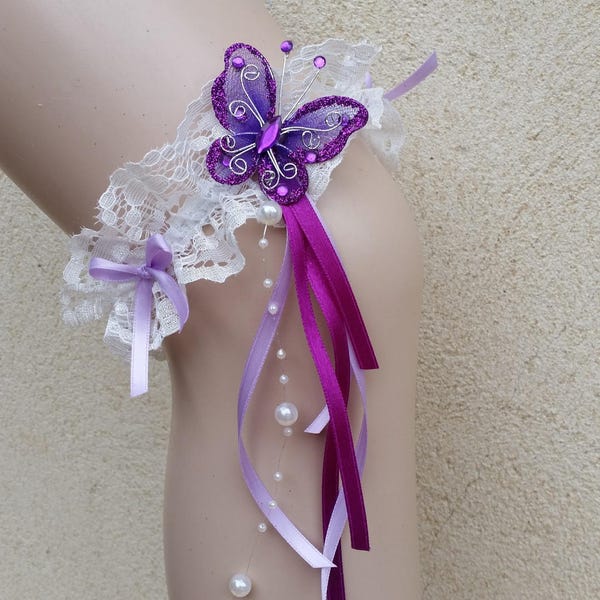 Jarretière mariée féerique violette décor papillon, dentelle blanche, perles, butterfly garter, purple garter Saperlipopette Créations