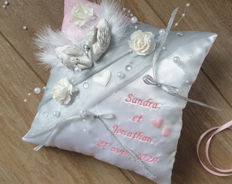 Coussin de mariage et livre d'or assorti mariage rose pale et gris perle