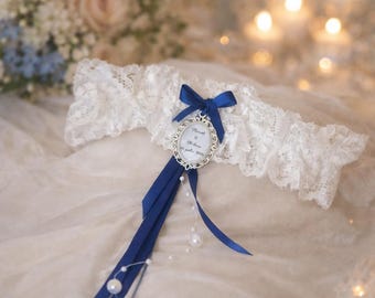 Giarrettiera da sposa con medaglione personalizzato su misura