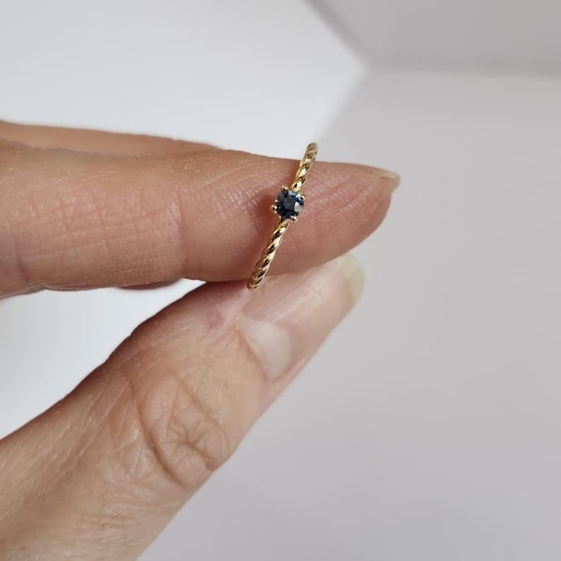 Genuine Sapphire Ring • AAA Sapphire Twisted Ring •Gemstone Ring • Birthday Gifts •Sapphire Ring • Dainty Ring • September Birthstone bild 3