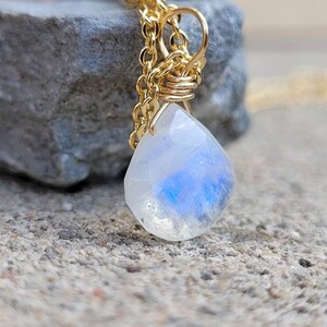 Natural Rainbow Moonstone Necklace, Gold Filled Moonstone Necklace, Gemstone Necklace, Moonstone Necklace, Valentine's gifts, Birthday gifts