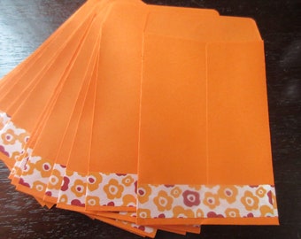 COLLECTION PRINTEMPS : 50 pochettes de couleur orange décorées d'un  masking tape à fleurs RETRO vintage mesurant 7 x 11 cm ouvert