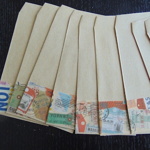 COLLECTION VOYAGES : 76 pochettes  kraft  décorées  d'un large ruban de masking tape d'étiquettes à bagages