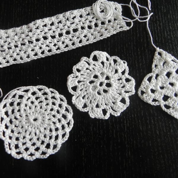 Napperons :  mélange de  50 petits napperons fait au crochet enviton 5/6 cm