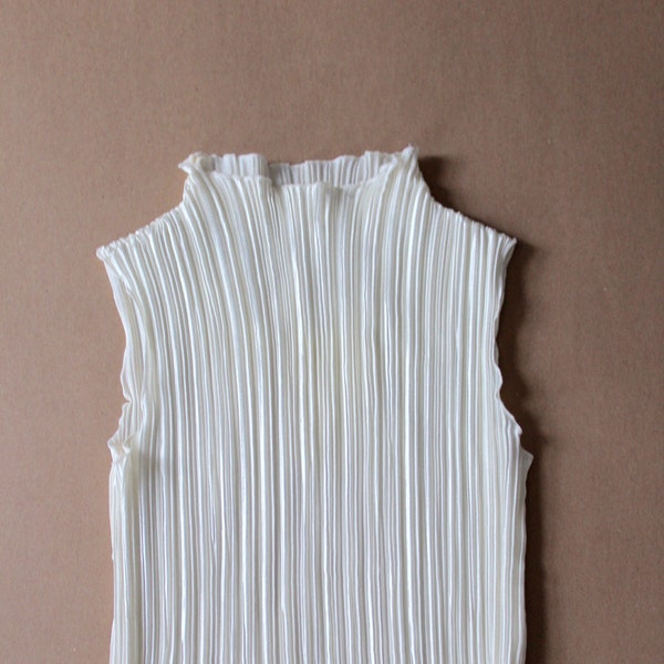 90's ivory micro pleat top