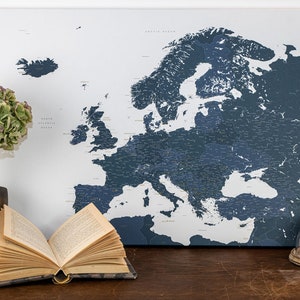 Carte de l’Europe sur toile / Carte à épingles push sur toile / 100 épingles à pousser gratuitement / carte détaillée sur toile tendue sur cadre en bois / Cadeau d’anniversaire pour lui