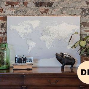 DIY High Detailed World Map Canvas Poster - Beste kerstcadeau idee - Rolled Canvas Poster | 100 pinnen inbegrepen | Voor inlijsten en uitrekken