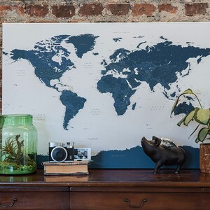 Push pin Carte du monde sur toile / Grande toile Art mural / 100 épingles push incluses / READY TO HANG / Journal de voyage parfait / Cadeau pour son anniversaire