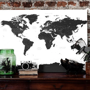 Mappa del mondo su tela / Mappa push pin su tela / 100 puntini gratuiti / Mappa dettagliata su tela tesa su cornice di legno / Regalo di compleanno per lei
