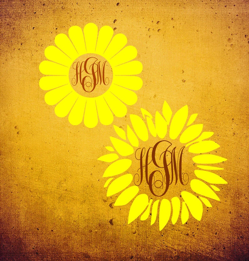 K&ouml;nnte beinhalten: Zwei gelbe Sonnenblumen-Designs mit braunen Monogramm-Initialen "HSM" in der Mitte jeder Blume.