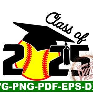 K&ouml;nnte beinhalten: Ein schwarzer und gelber Softball mit einer Abschluss-Kappe oben drauf. Der Text "Class of 2025" ist um den Softball herum geschrieben. Der Text "SPARKLES PARTY DESIGNS" ist in einem Kreis in der unteren rechten Ecke geschrieben.