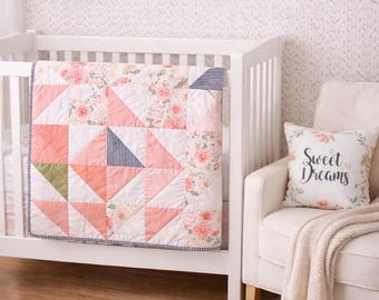 Edredón floral para niña hecho a mano de 91 x 107 cm y funda de almohada decorativa – Ropa de cama para bebé en coral y rubor