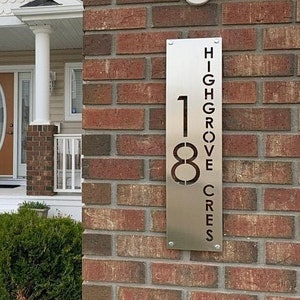 Plaque numéro de maison personnalisée verticale avec nom de rue - Cadeau personnalisé - Pendaison de crémaillère - Panneau d'adresse