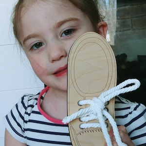 Montessori en bois Je peux attacher mes chaussures outil d'apprentissage outils d'apprentissage pratiques pour les enfants école à la maison, maternelle, pré-maternelle image 2