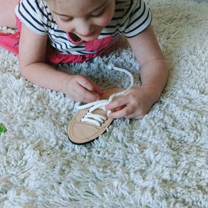 Montessori en bois Je peux attacher mes chaussures outil d'apprentissage outils d'apprentissage pratiques pour les enfants école à la maison, maternelle, pré-maternelle image 7