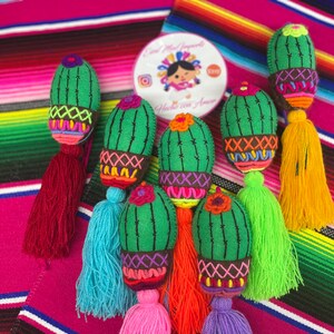 Nopal pompoms,pompoms,tiny pillow,gift for girls,women accesories,car accesories,gift for her,embroider gift,tassel,mexican accesories
