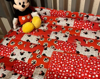 Edredón de bebé de patchwork de Minnie Mouse hecho a mano: Manta de 84 x 84 cm