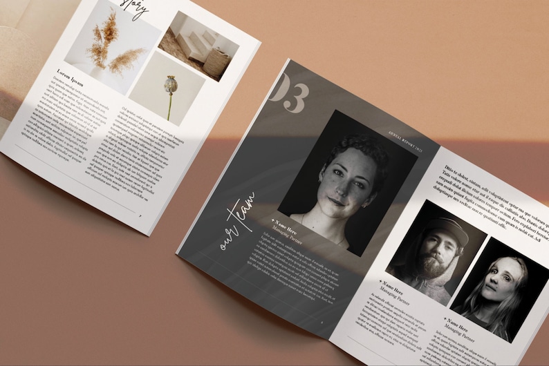 Puede incluir: Una doble p&aacute;gina de revista con un fondo gris que presenta a un equipo de tres personas. La doble p&aacute;gina incluye un t&iacute;tulo que dice "nuestro equipo" y un n&uacute;mero "03". Los miembros del equipo aparecen en fotos en blanco y negro y sus nombres y t&iacute;tulos se enumeran debajo de sus fotos.