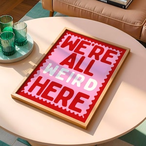 Nous sommes tous bizarres ici Impression artistique | Art mural bohème original | Décoration murale amusante pour la cuisine | Affiche de nourriture amusante | Oeuvre d'art mignonne pour la cuisine | Cadeau pour elle