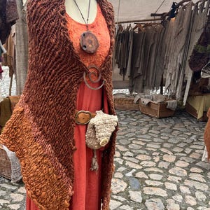 Capa de lã, manto, xale triangular, Outlander, fiado à mão, tingido com plantas, medieval, floresta, anões, fadas, natureza, primitivo, tricô