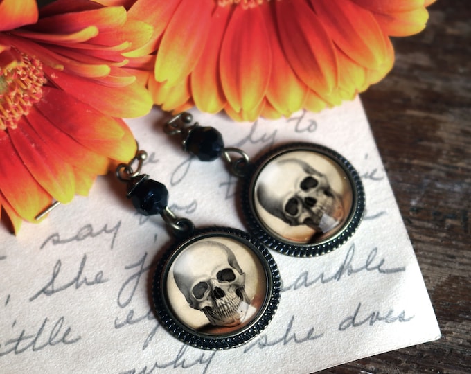 Pale Skull Vintage Inspired Drop / Dangle Goth / Halloween Earrings.