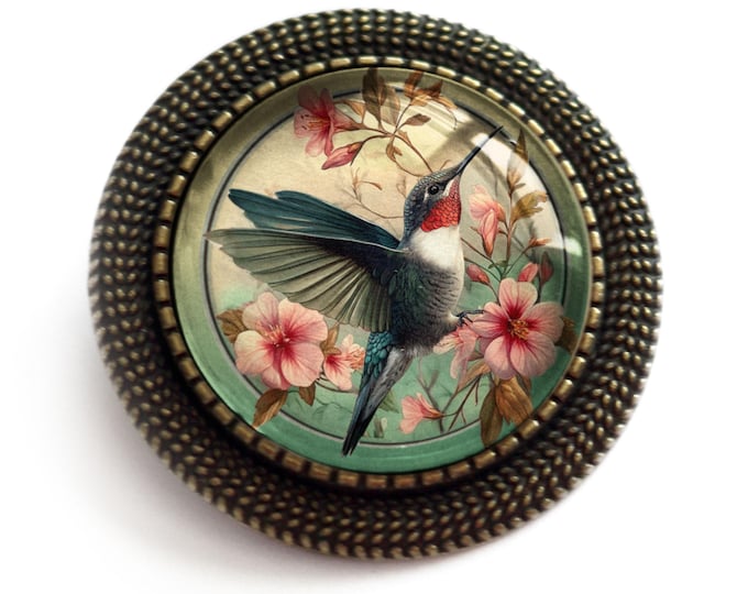 Vintage-Inspired Hummingbird Brooch – Delicate Handmade Pin for Nature Lovers
